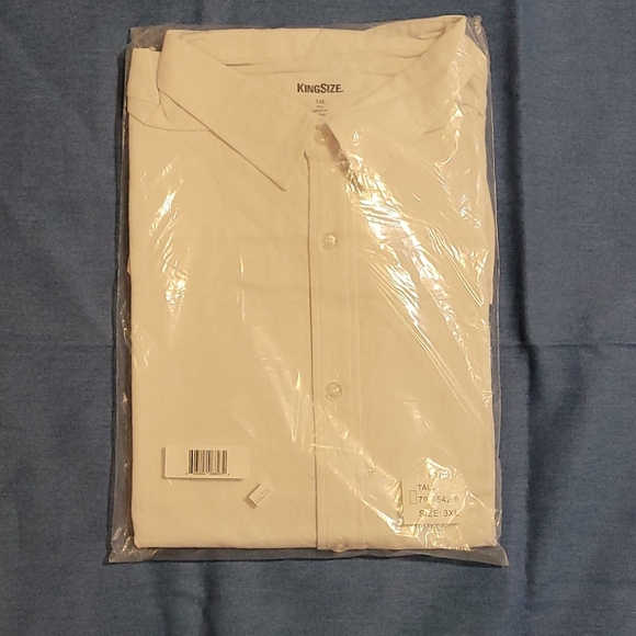 ⭐️Men's white button up short sleeve shirt - Picture 2 of 6